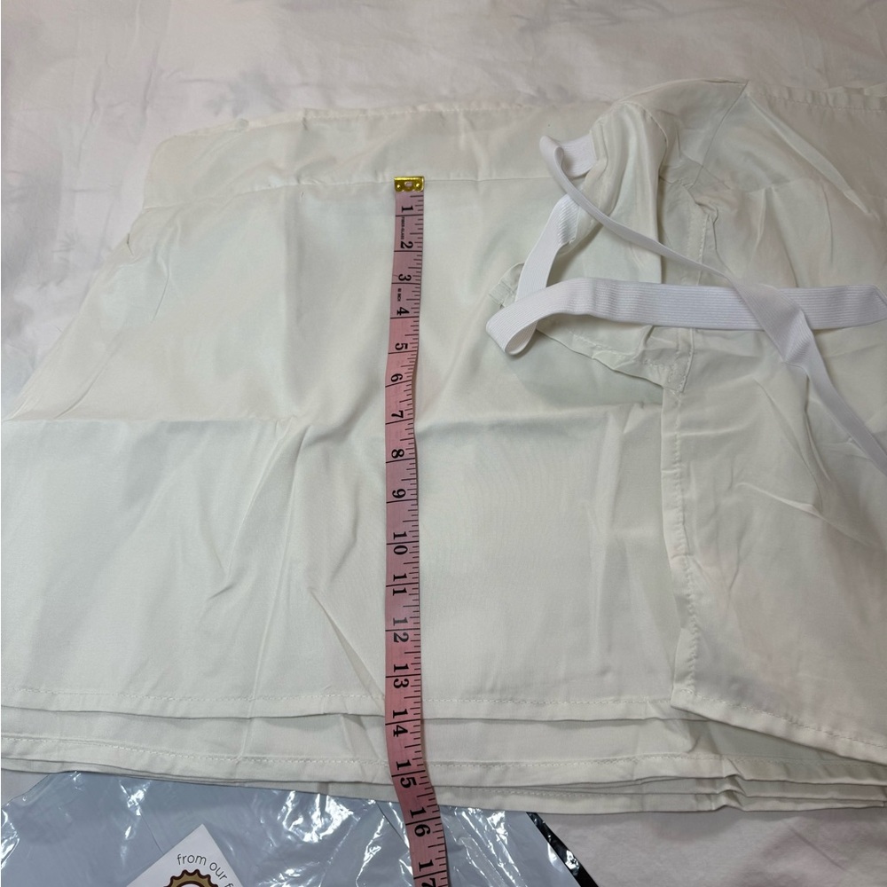 Queen Bedskirt NWT Creamy White Wrap Around Design - Picture 2 of 4